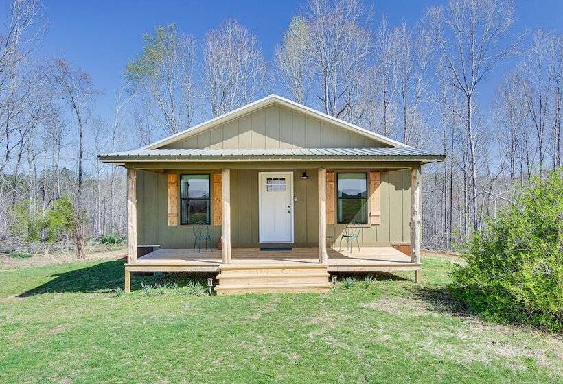 Cozy Mississippi Cabin W/ Covered Porch & Grill!