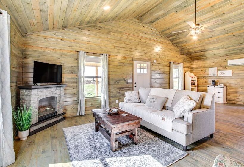 Cozy Mississippi Cabin W/ Covered Porch & Grill!