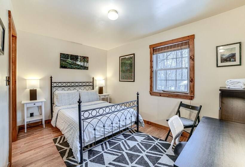 Cozy Roscoe Cabin W/ Fire Pit & Balcony!