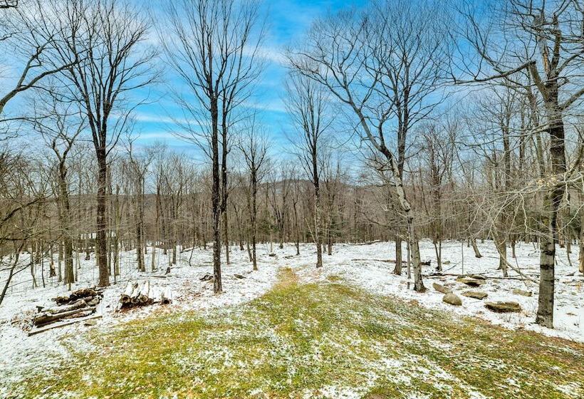 Cozy Roscoe Cabin W/ Fire Pit & Balcony!