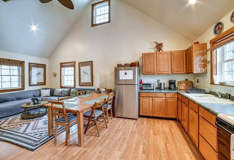 Cozy Roscoe Cabin W/ Fire Pit & Balcony!