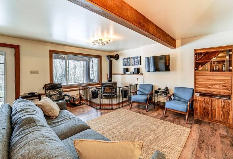 Cozy Roscoe Cabin W/ Fire Pit & Balcony!