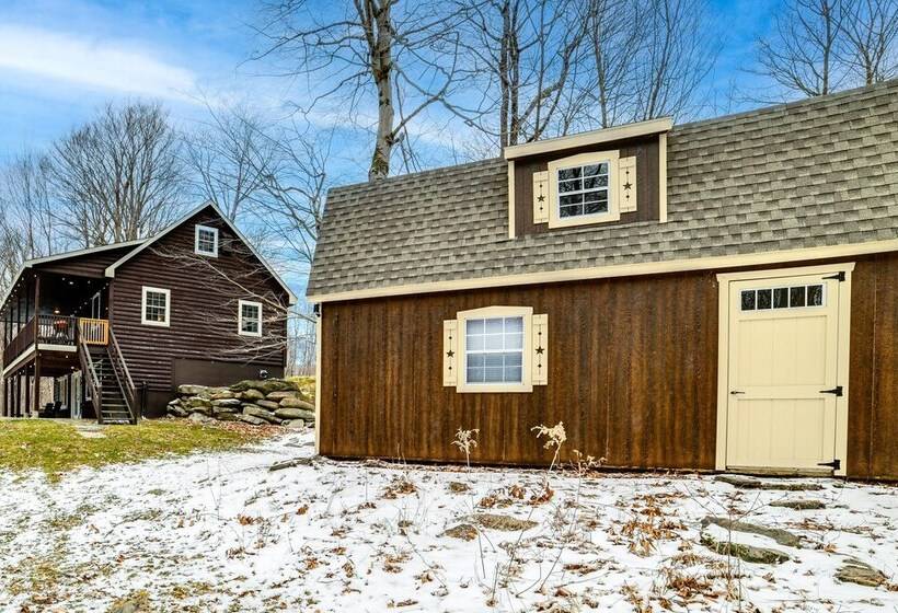 Cozy Roscoe Cabin W/ Fire Pit & Balcony!
