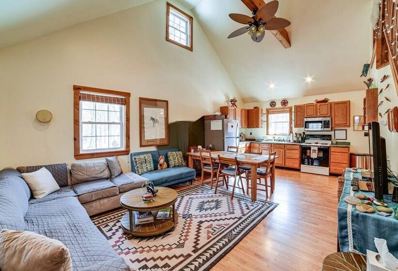 Cozy Roscoe Cabin W/ Fire Pit & Balcony!