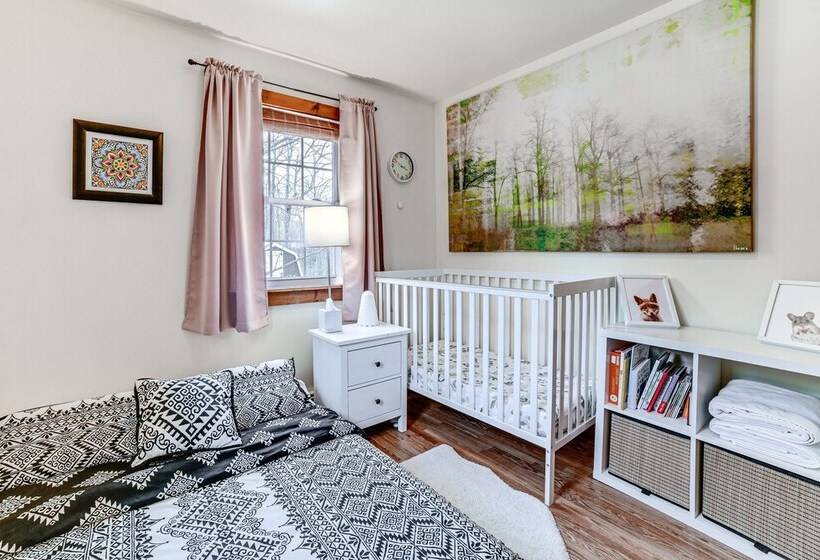 Cozy Roscoe Cabin W/ Fire Pit & Balcony!