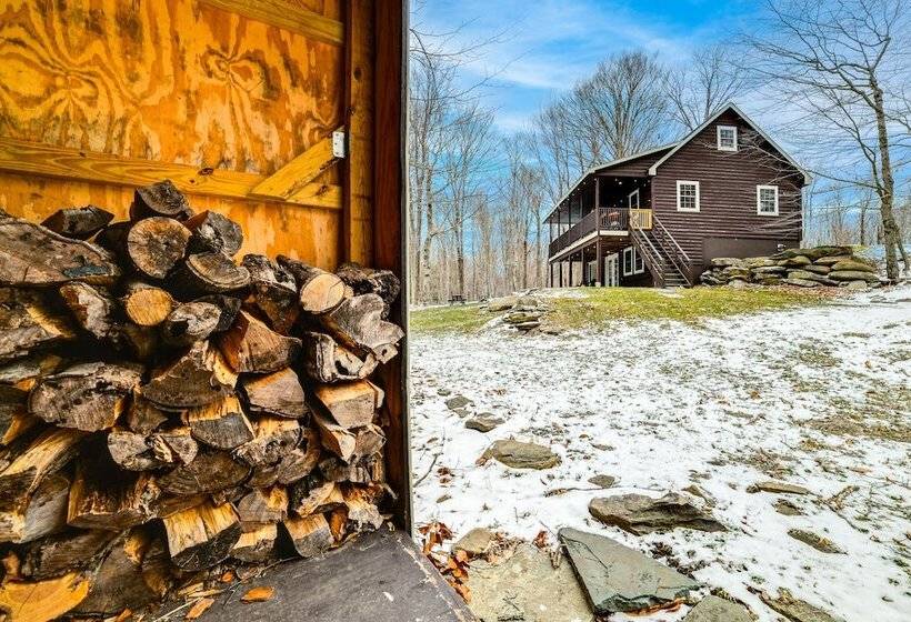 Cozy Roscoe Cabin W/ Fire Pit & Balcony!