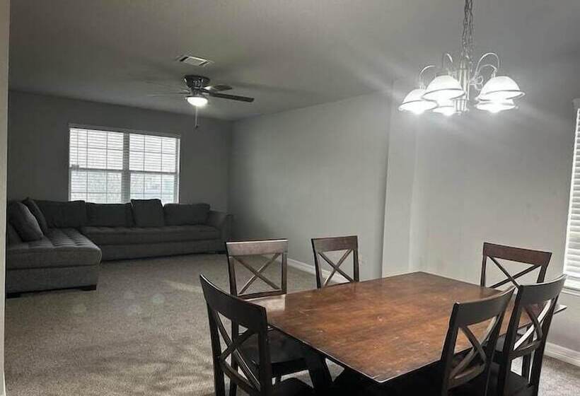 Cute And Cozy Hostel