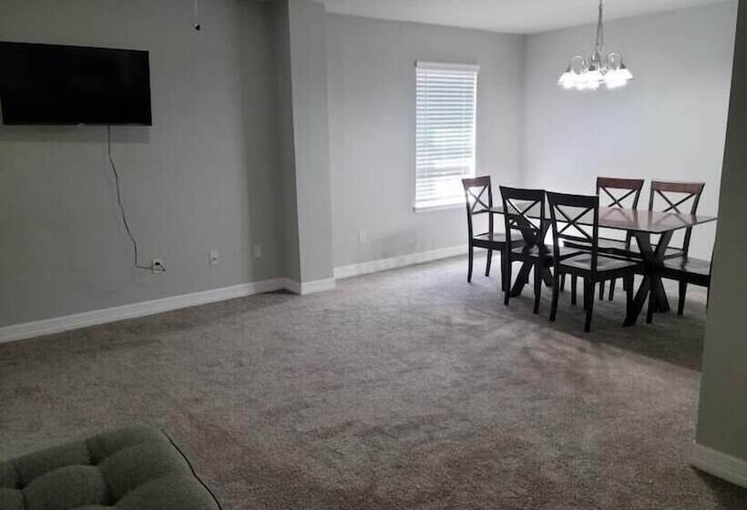 Cute And Cozy Hostel