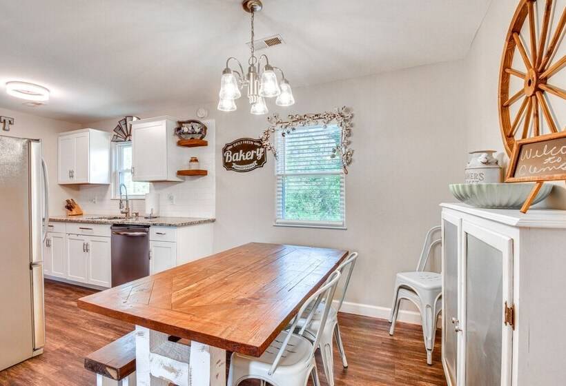 Dog Friendly Clemson Cottage < 1 Mi To University!
