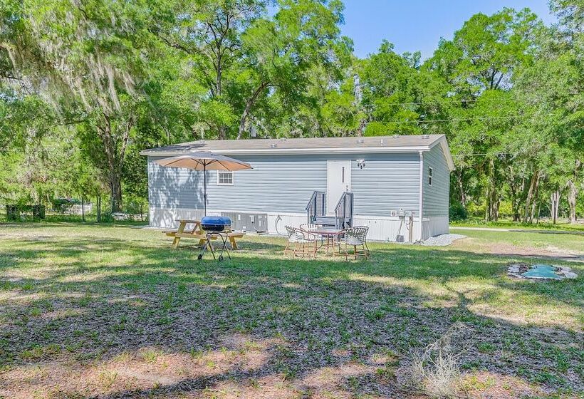 7 Mi To Crystal River: Home W/ Yard & Fire Pit!