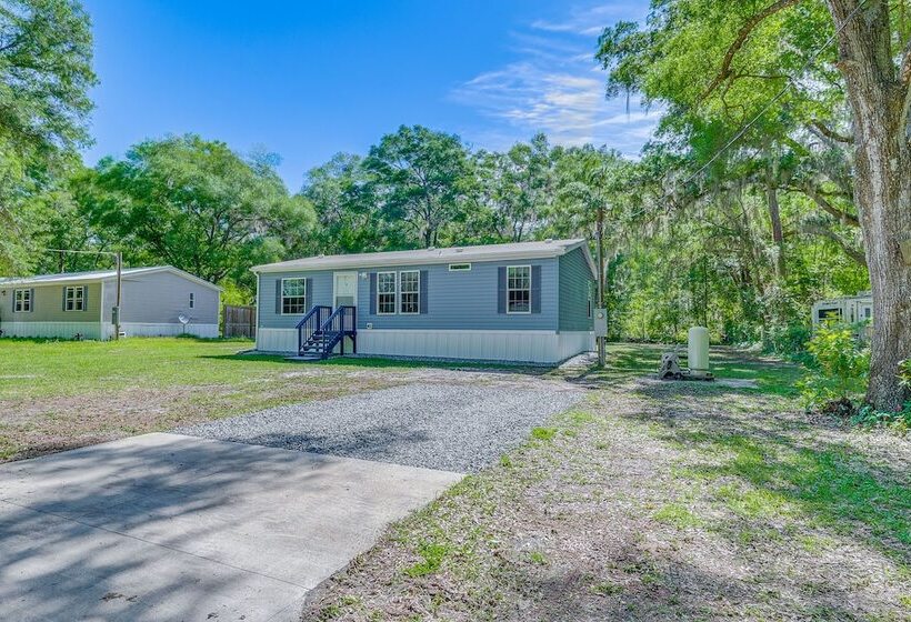 7 Mi To Crystal River: Home W/ Yard & Fire Pit!