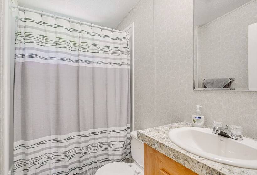 7 Mi To Crystal River: Home W/ Yard & Fire Pit!