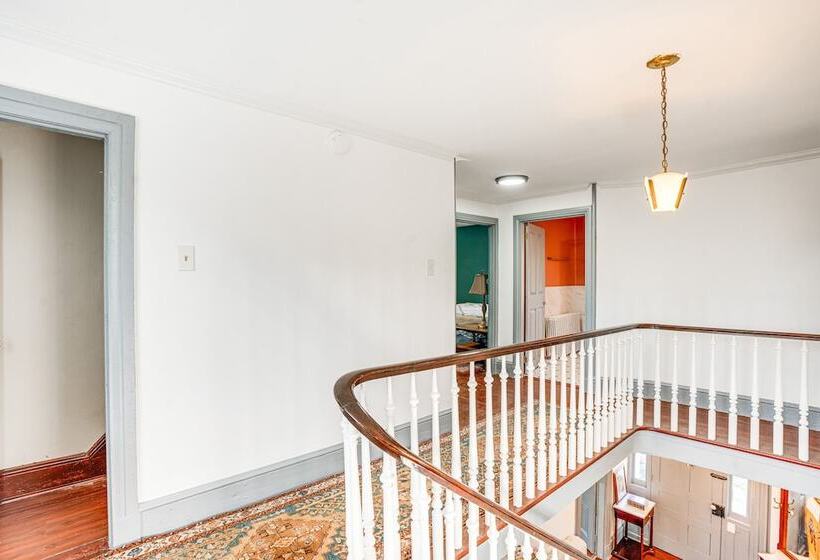 Eagleville Home W/ Porch, Near Valley Forge Casino