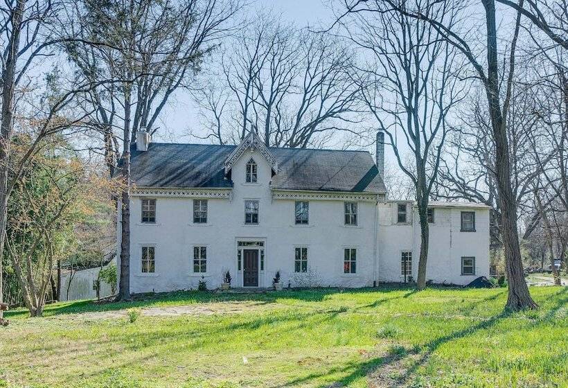 Eagleville Home W/ Porch, Near Valley Forge Casino