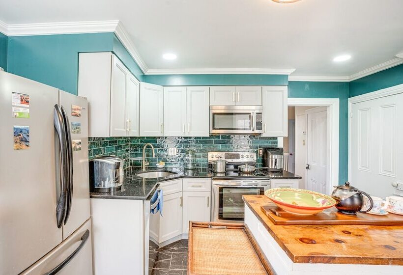 Eagleville Home W/ Porch, Near Valley Forge Casino