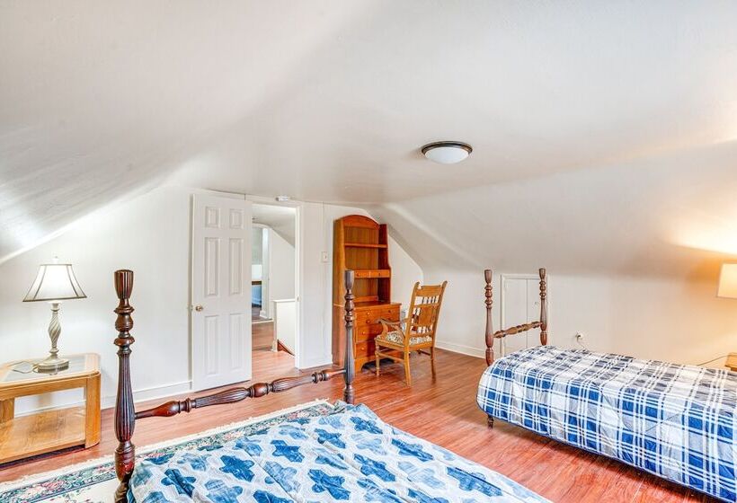 Eagleville Home W/ Porch, Near Valley Forge Casino