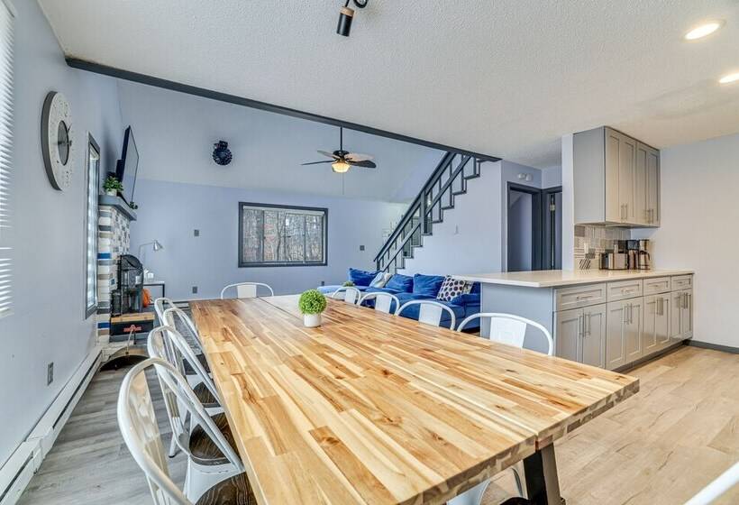 Hot Tub & Game Room: Poconos Home Near Hiking