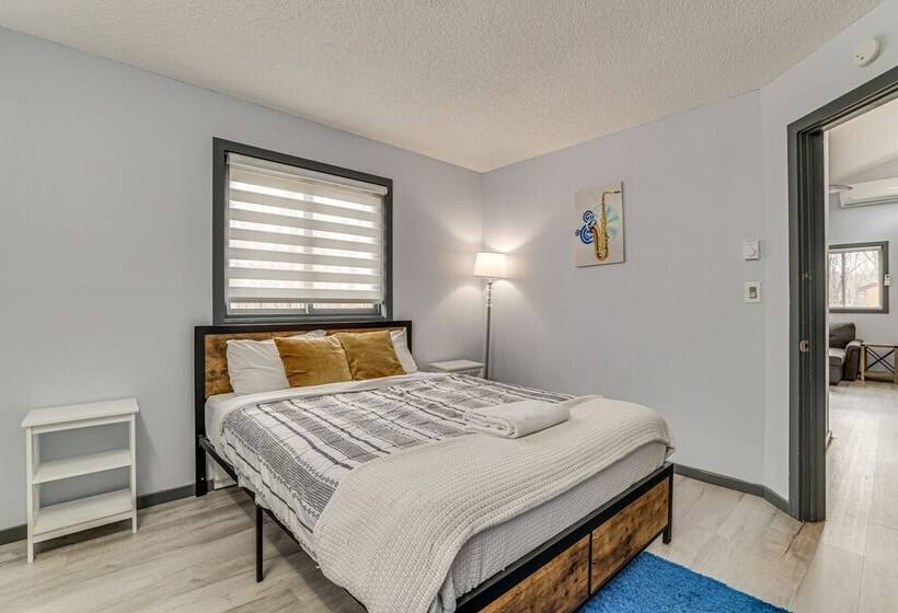 Hot Tub & Game Room: Poconos Home Near Hiking