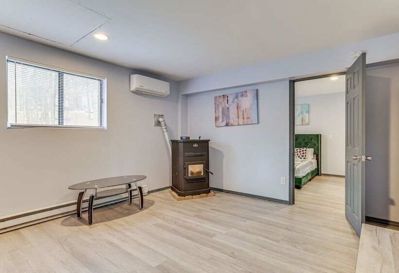 Hot Tub & Game Room: Poconos Home Near Hiking