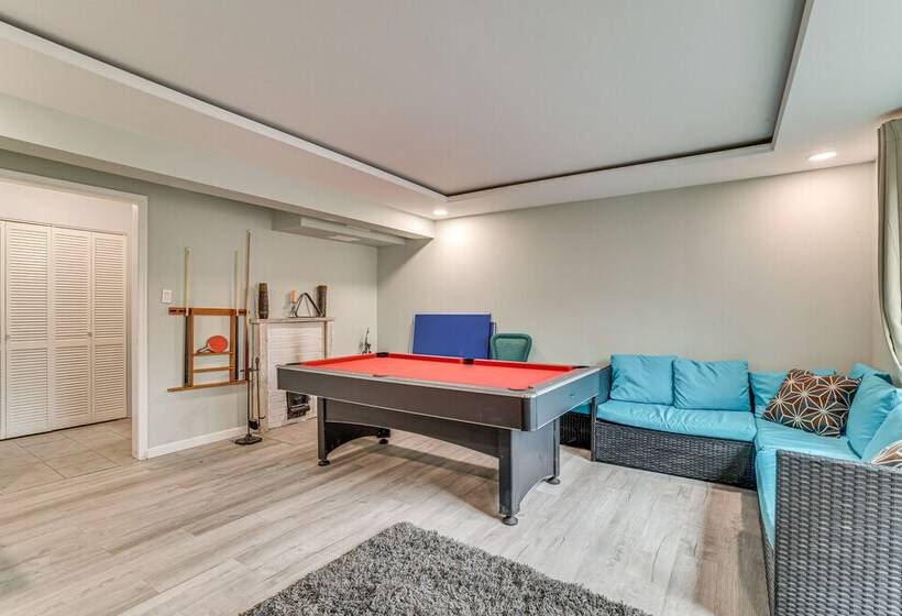 Hot Tub & Game Room: Poconos Home Near Hiking