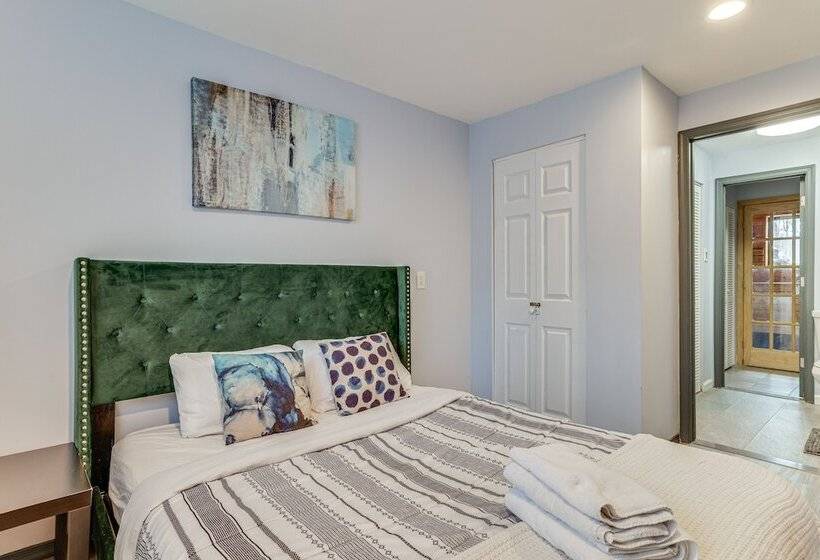 Hot Tub & Game Room: Poconos Home Near Hiking