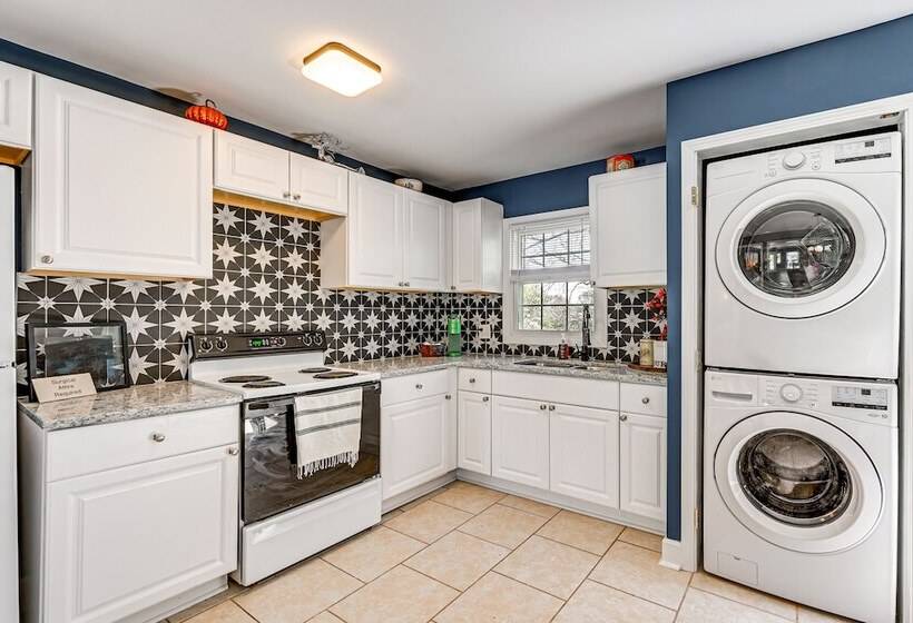 Eclectic Winston Salem Home: 3 Mi To Downtown!