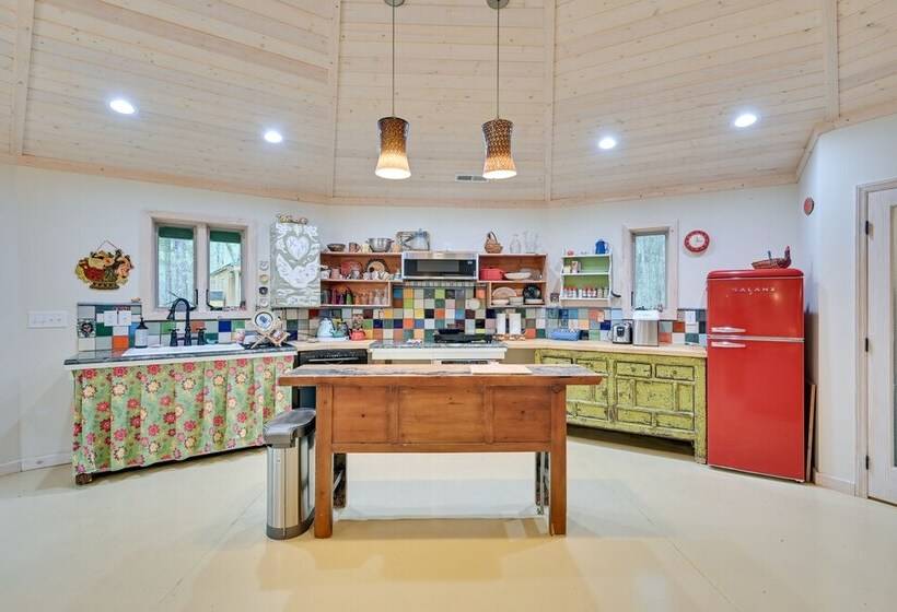 Enchanting Shelby Cottage On 12 Acres W/ Hot Tub!