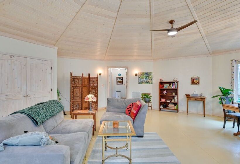 Enchanting Shelby Cottage On 12 Acres W/ Hot Tub!