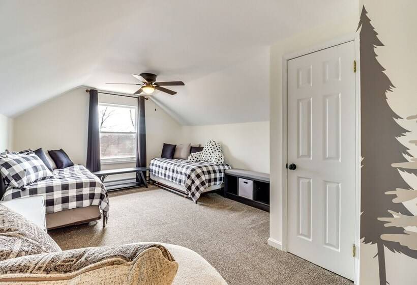 Family Friendly Albrightsville Cabin: Deck & Views