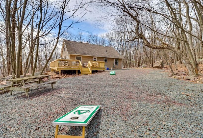 Family Friendly Albrightsville Cabin: Deck & Views