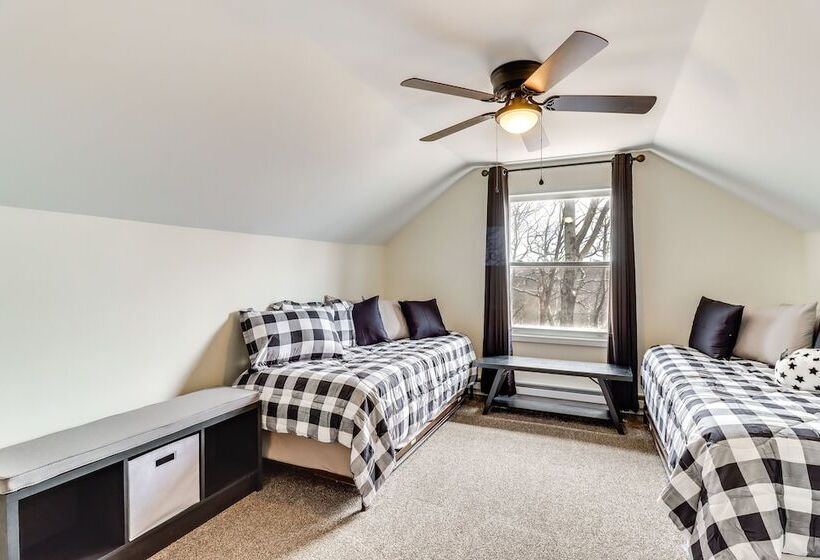 Family Friendly Albrightsville Cabin: Deck & Views