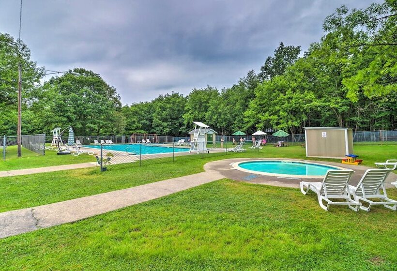 Family Friendly Albrightsville Cabin: Deck & Views