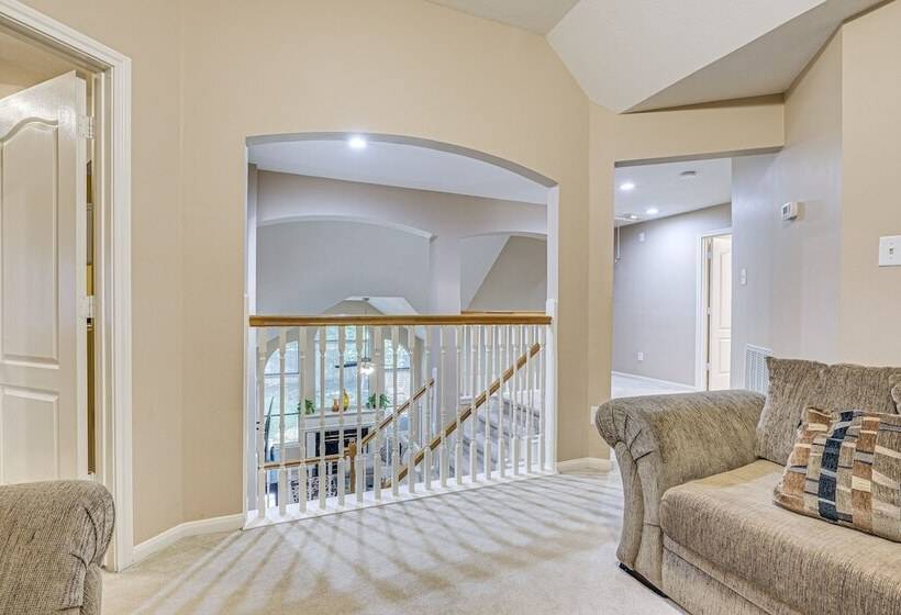 Family Friendly Houston Home In Quiet Neighborhood