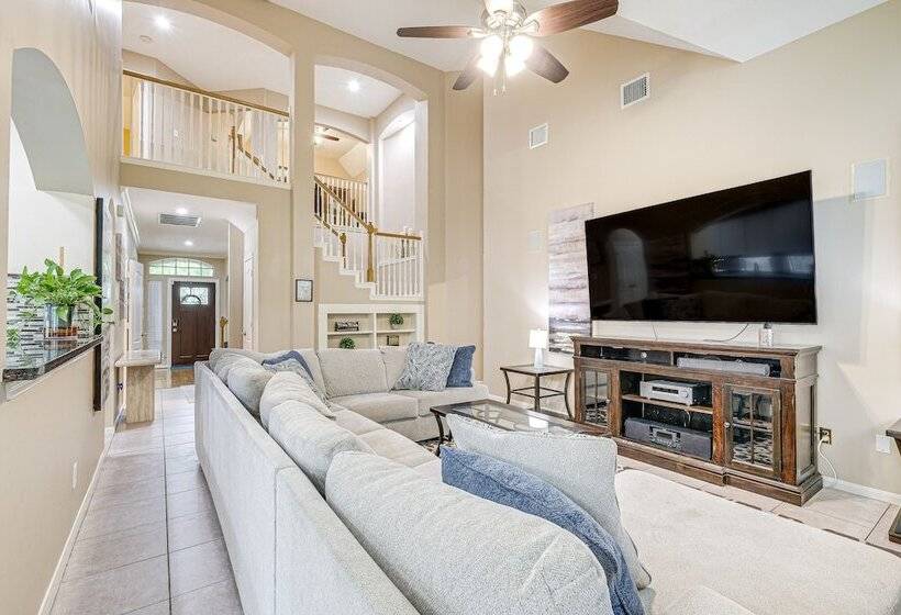 Family Friendly Houston Home In Quiet Neighborhood