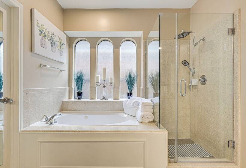 Family Friendly Houston Home In Quiet Neighborhood