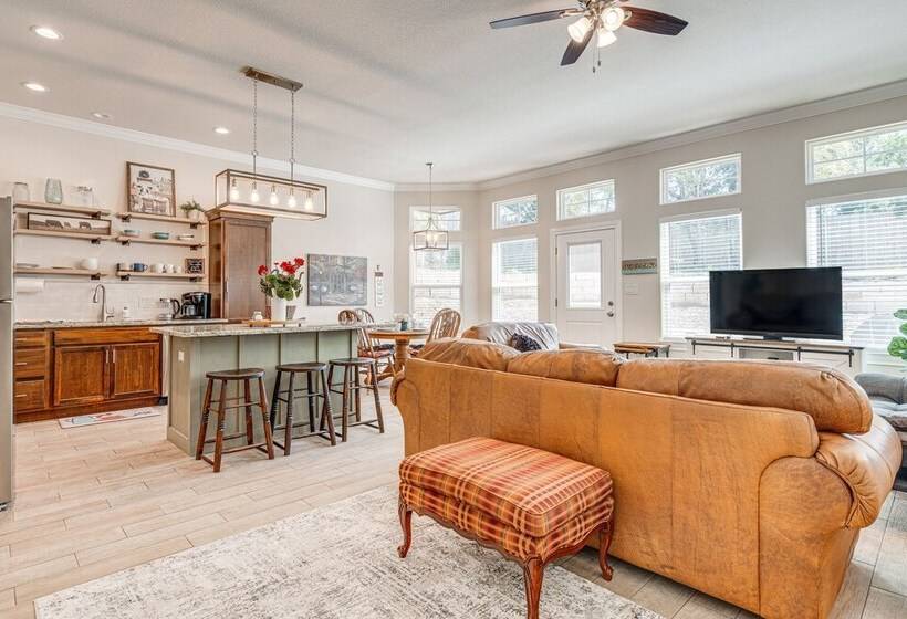 Family Friendly Lago Vista Home Near Lake Travis!