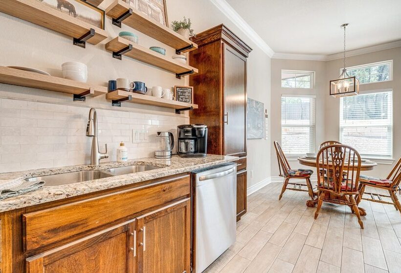 Family Friendly Lago Vista Home Near Lake Travis!