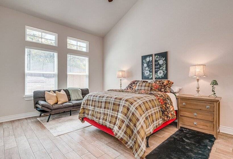 Family Friendly Lago Vista Home Near Lake Travis!