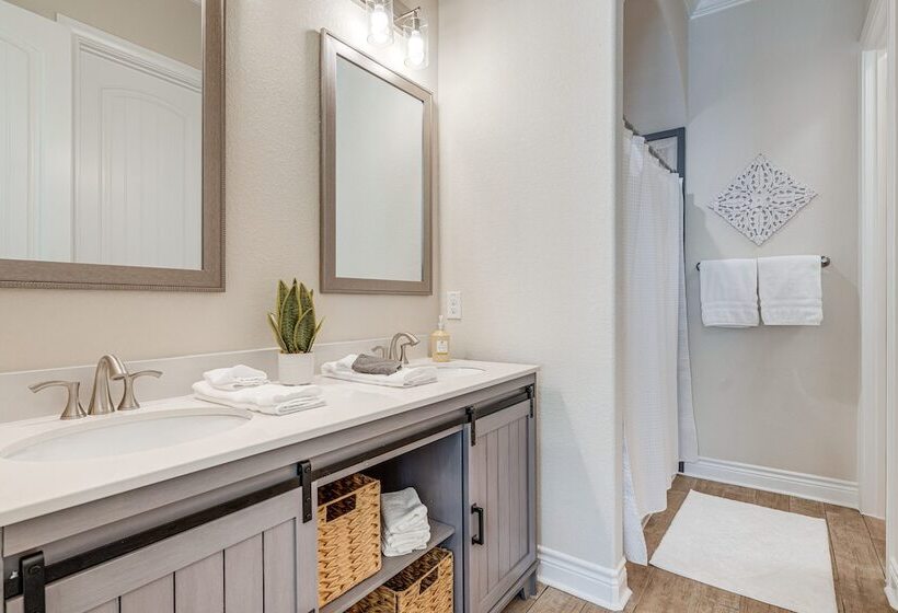 Family Friendly Lago Vista Home Near Lake Travis!