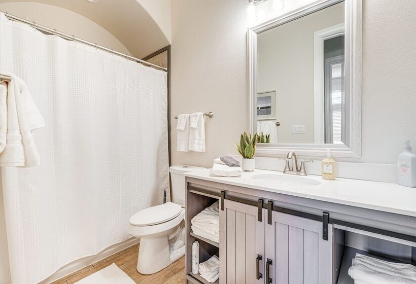 Family Friendly Lago Vista Home Near Lake Travis!