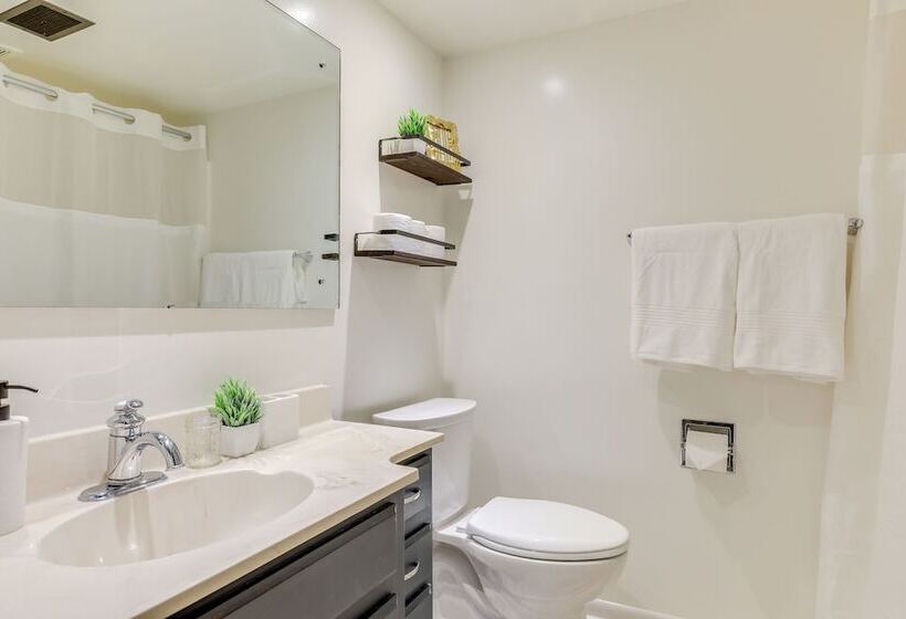 Family Friendly Lincoln Home W/ Sandbox & Grill!