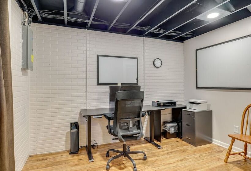 Family Friendly Lincoln Home W/ Sandbox & Grill!