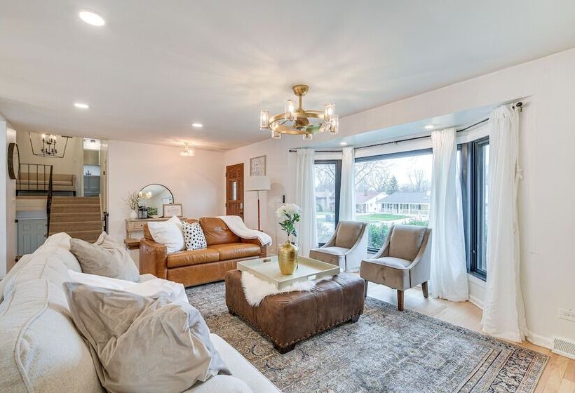 Family Friendly Villa Park Home: 16 Mi To Chicago!