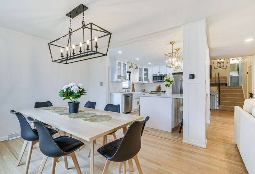 Family Friendly Villa Park Home: 16 Mi To Chicago!