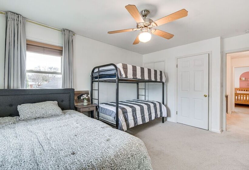 Family Friendly Villa Park Home: 16 Mi To Chicago!