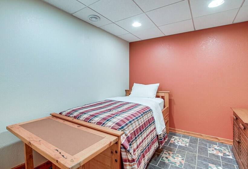 Family Home W/ Indoor Pool ~ 2 Mi To Elkhart Lake!