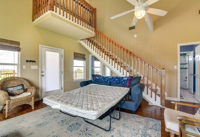 Family Retreat W/ Deck   Walk To Crystal Beach!