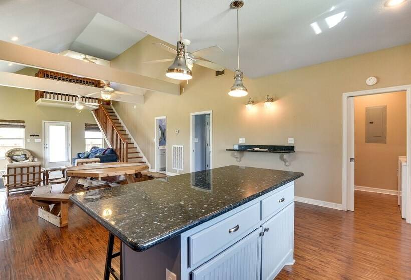 Family Retreat W/ Deck   Walk To Crystal Beach!