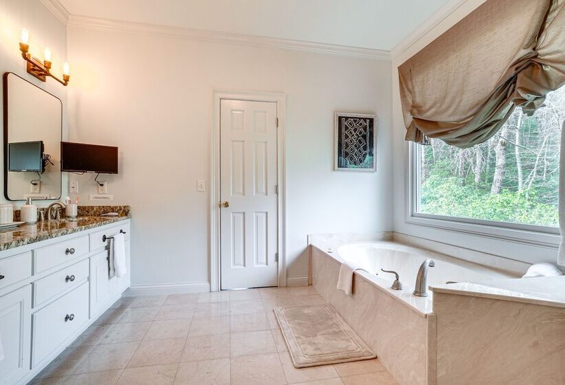 High End Helen Home: Heated Pool, Fire Pit + Views