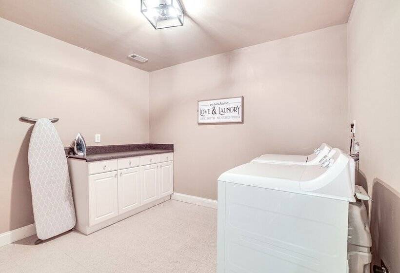 High End Helen Home: Heated Pool, Fire Pit + Views